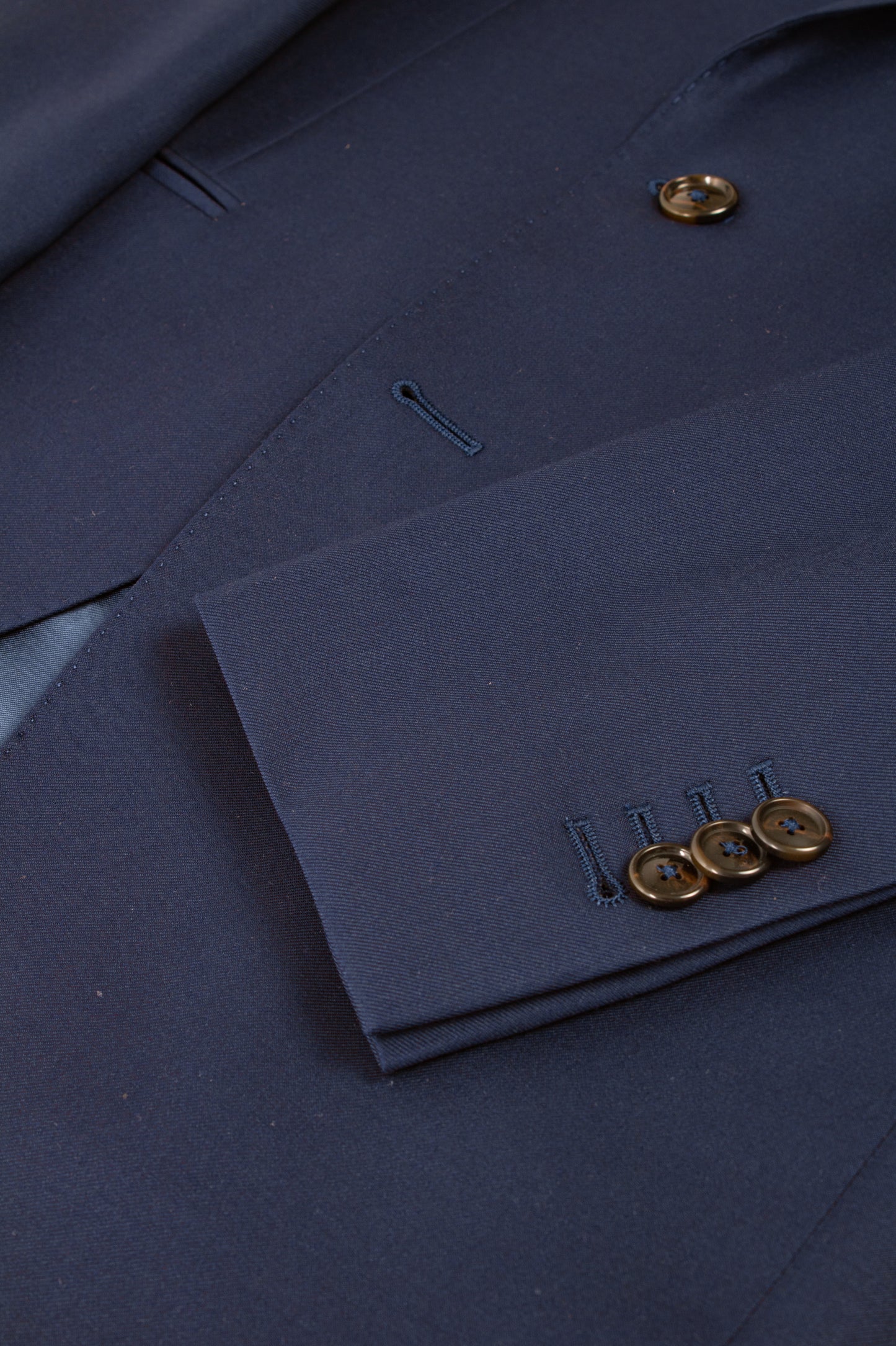 Dark blue Super 130's virgin wool Edison suit